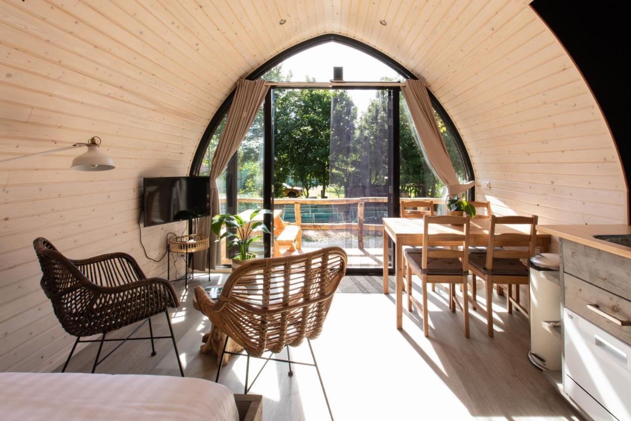 Pod Huisje Met Hottub دوكوم المظهر الخارجي الصورة