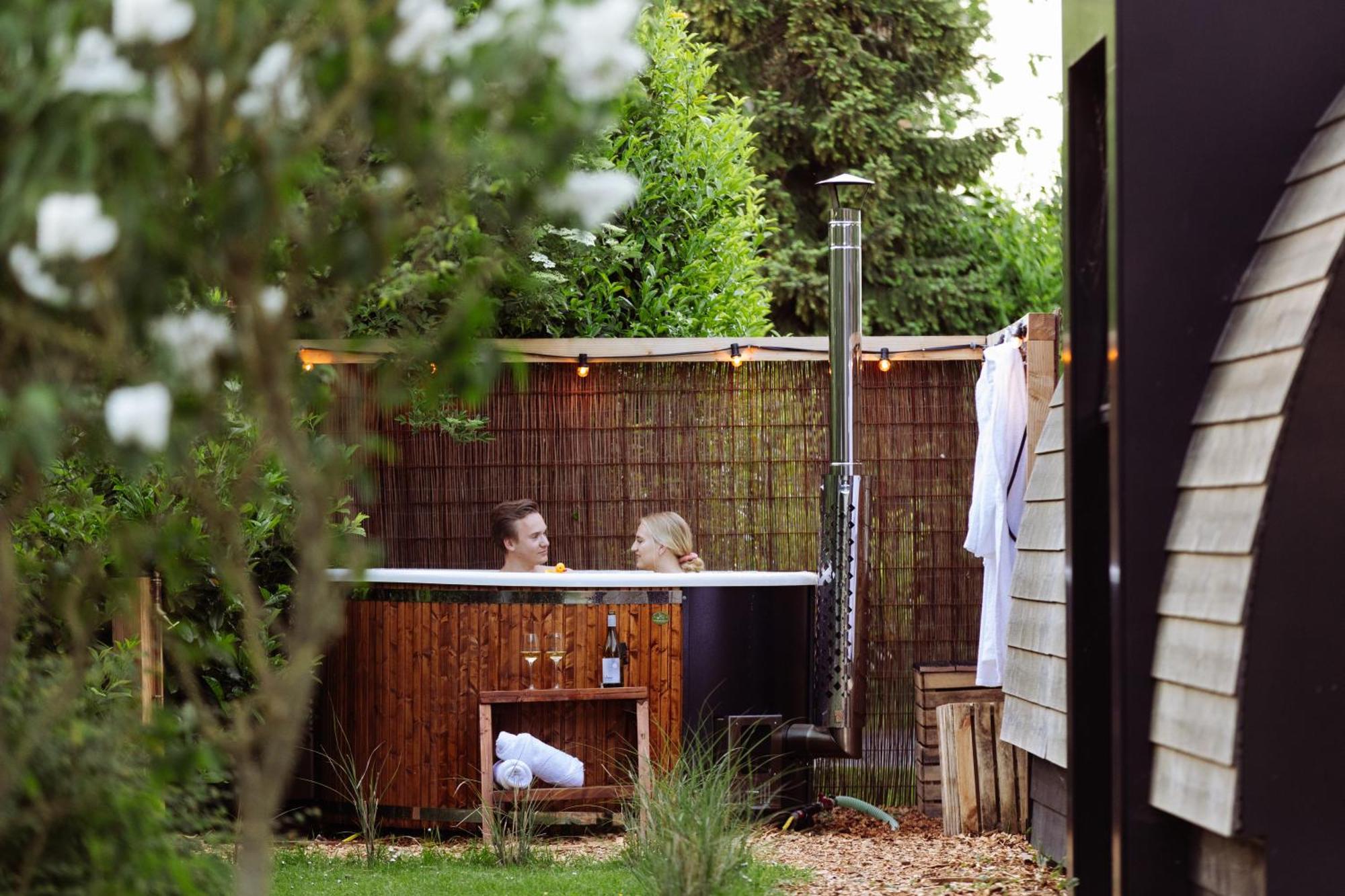 Pod Huisje Met Hottub دوكوم المظهر الخارجي الصورة